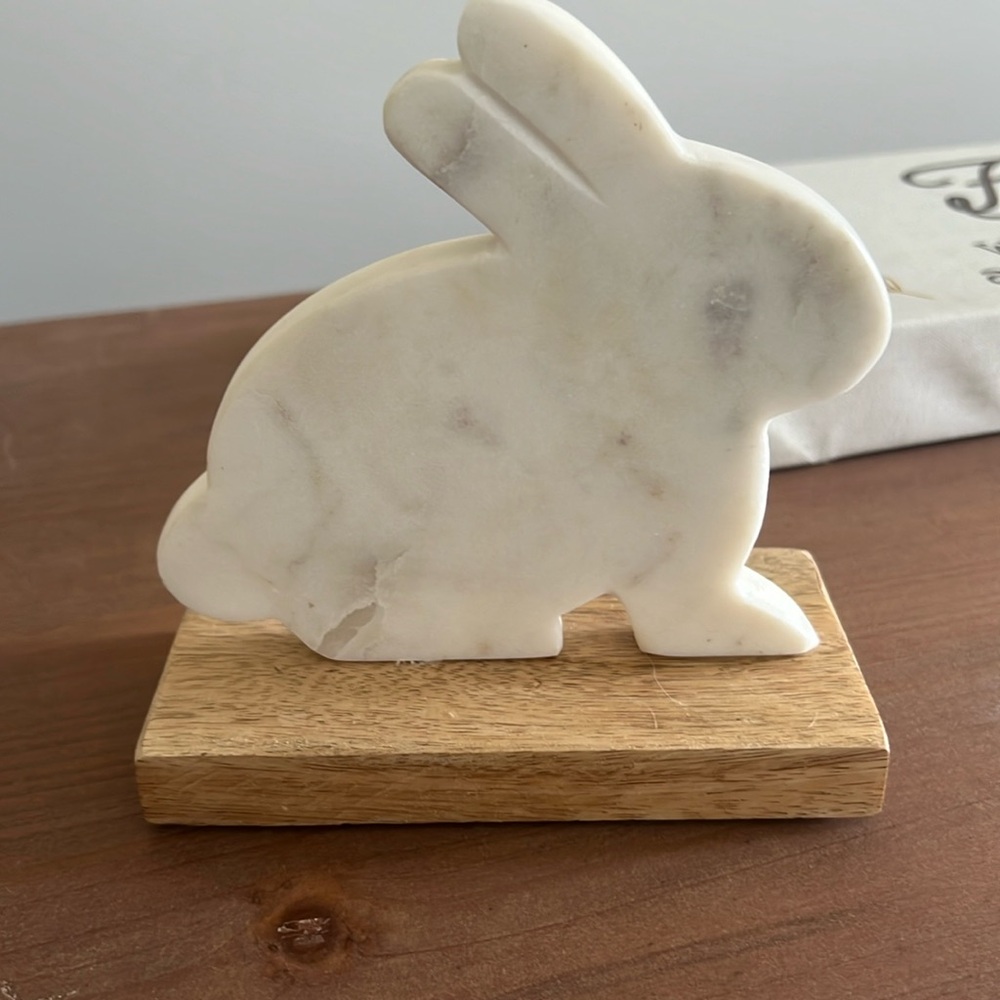 Marble bunny decor with wooden base